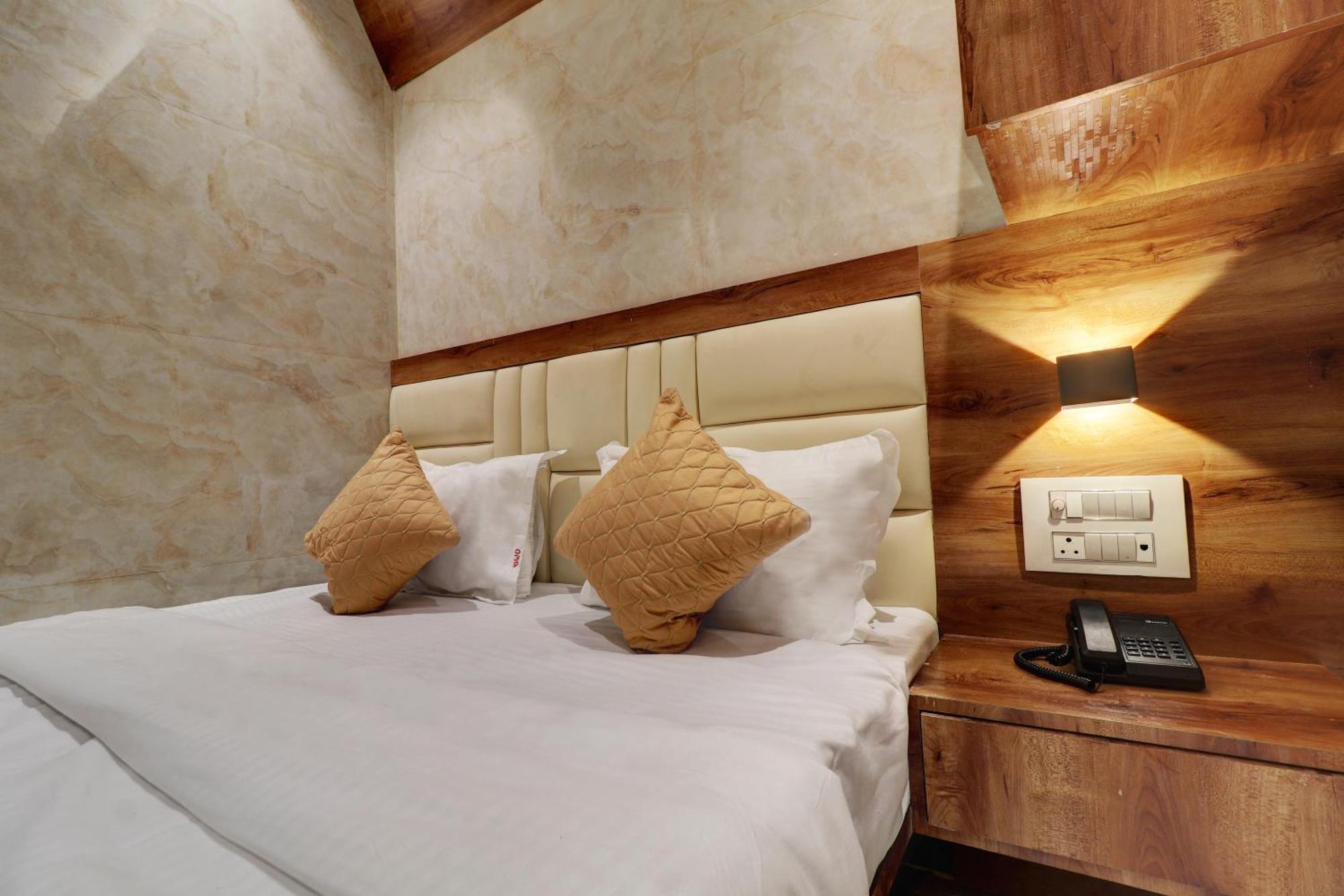 Hotel Omega Мумбаи Экстерьер фото