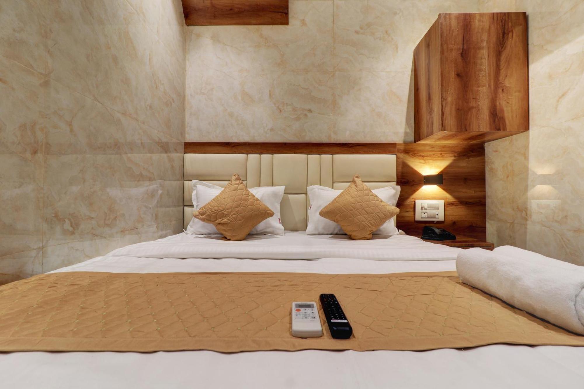 Hotel Omega Мумбаи Экстерьер фото